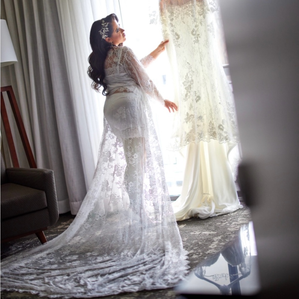 Bridal lace robe